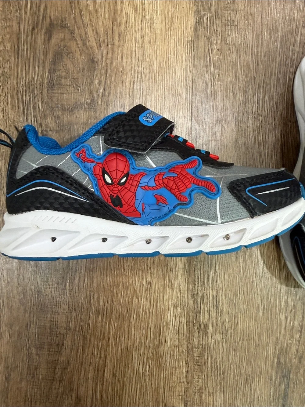Spiderman Light Up Boys' Gray & Blue Athletic Sneakers